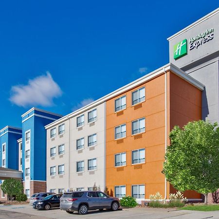 Holiday Inn Express Fremont By Ihg Экстерьер фото