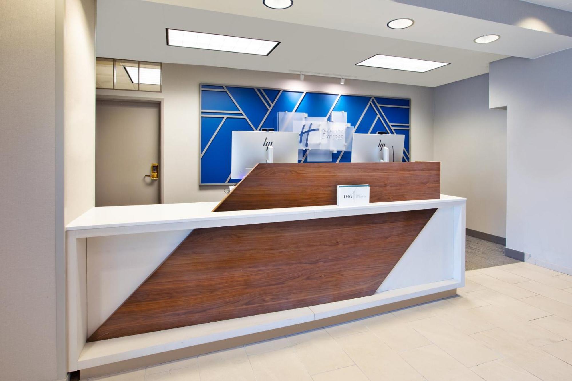 Holiday Inn Express Fremont By Ihg Экстерьер фото