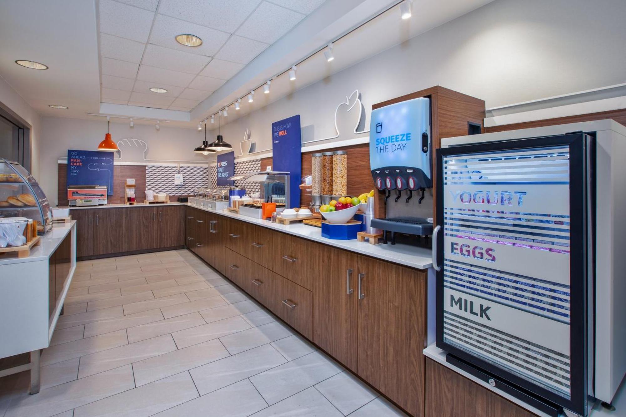 Holiday Inn Express Fremont By Ihg Экстерьер фото