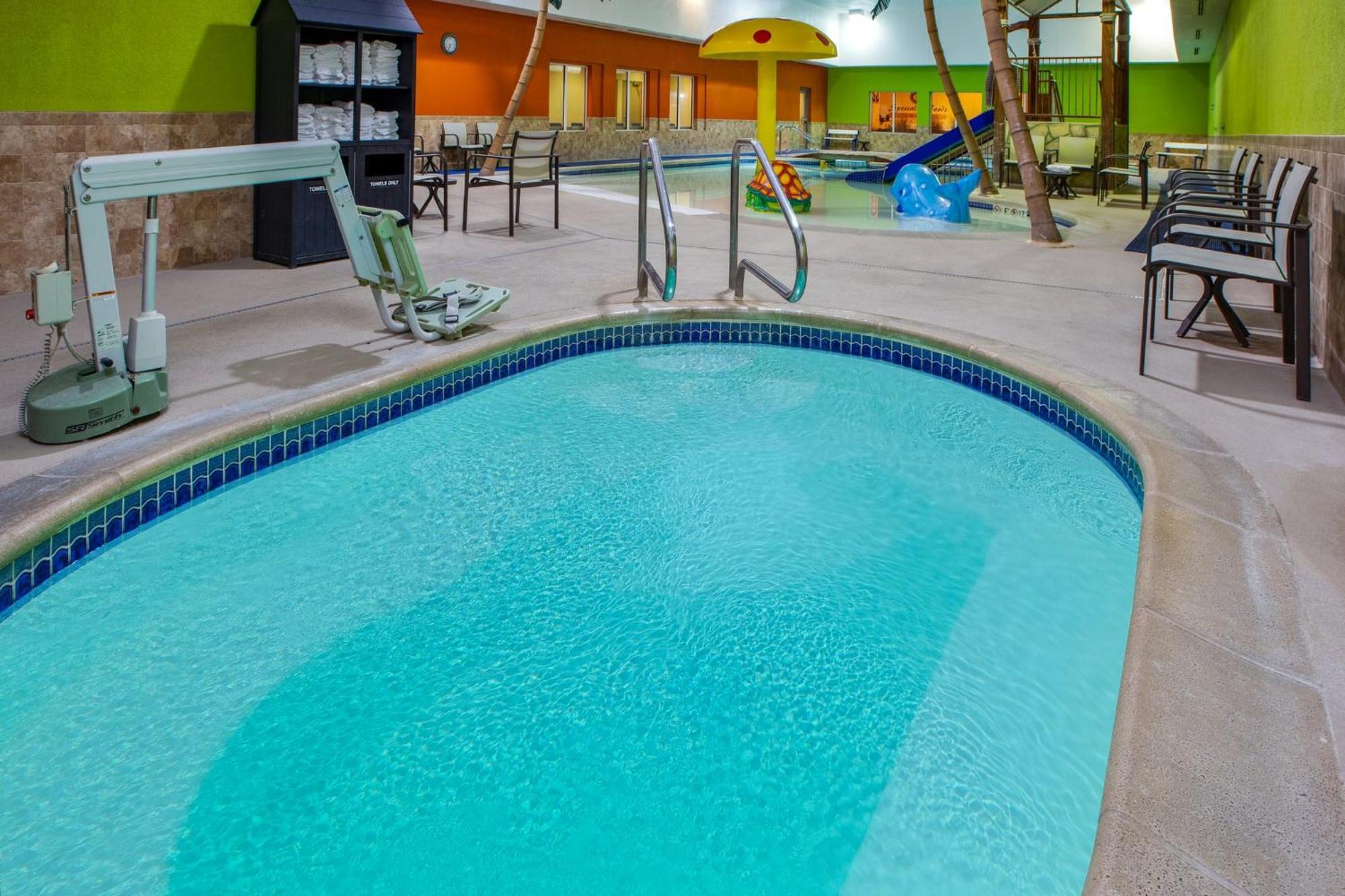 Holiday Inn Express Fremont By Ihg Экстерьер фото