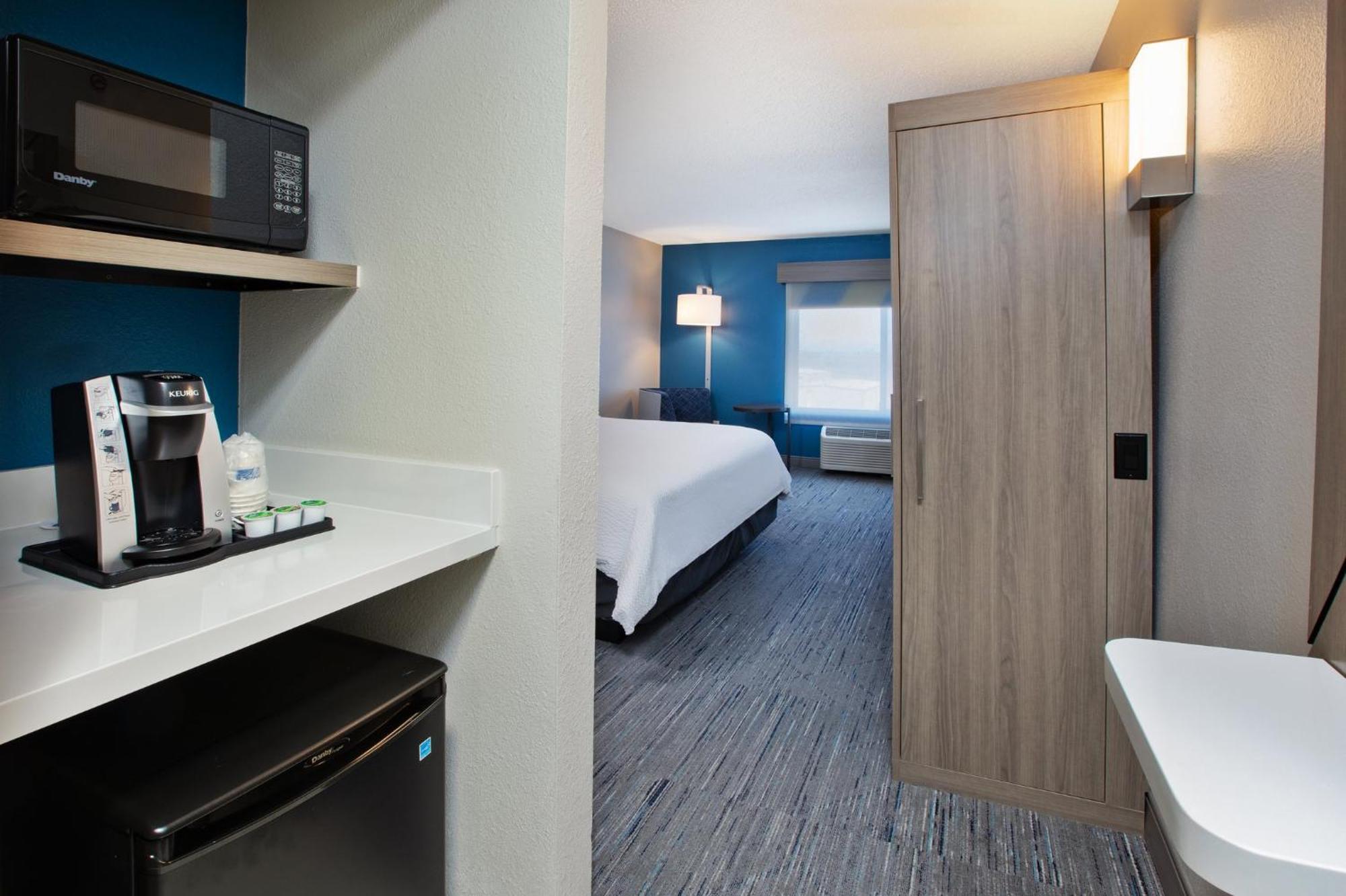 Holiday Inn Express Fremont By Ihg Экстерьер фото