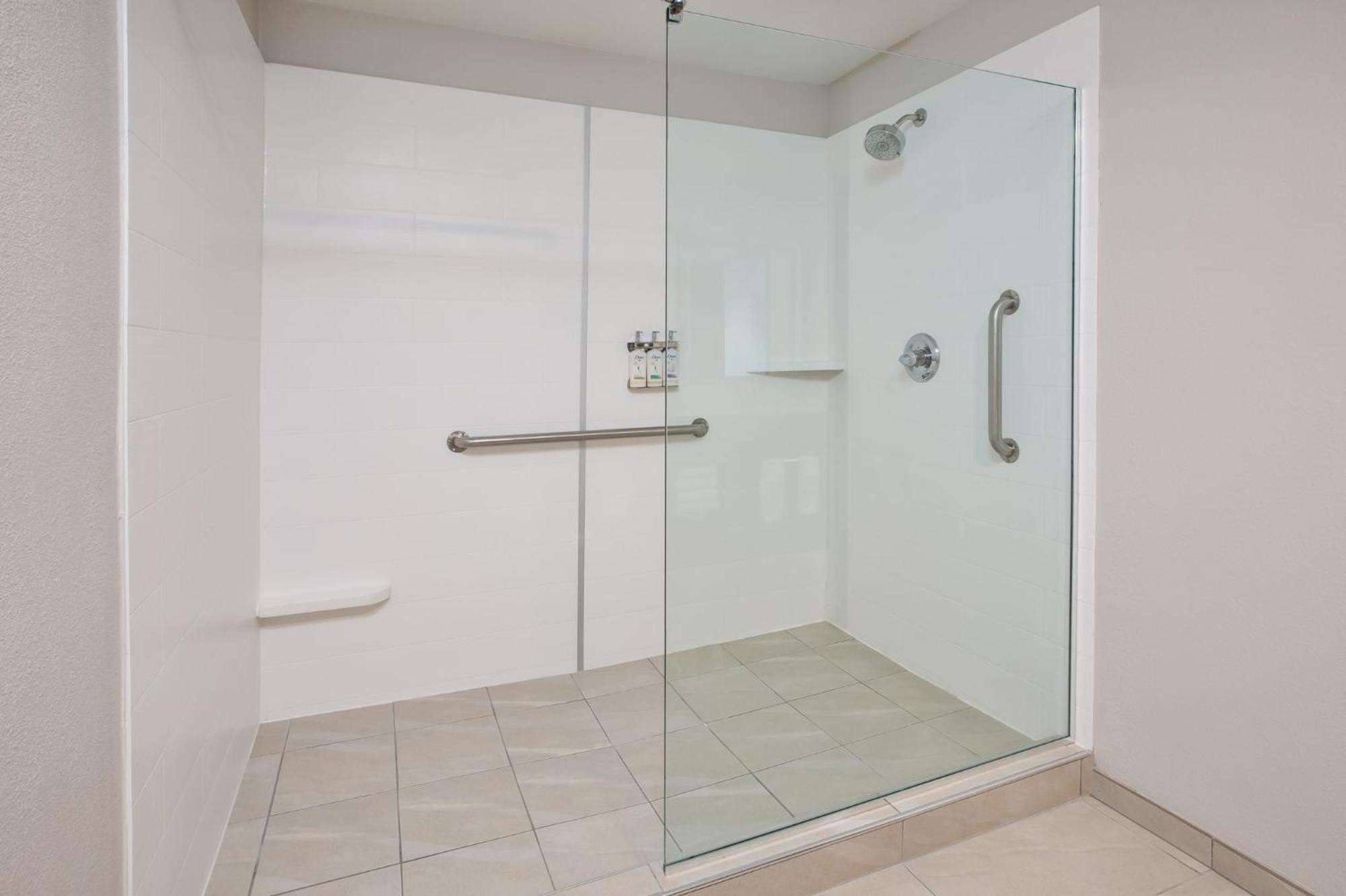 Holiday Inn Express Fremont By Ihg Экстерьер фото
