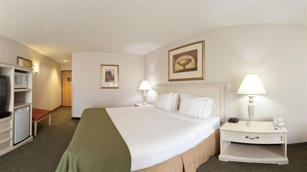 Holiday Inn Express Fremont By Ihg Экстерьер фото