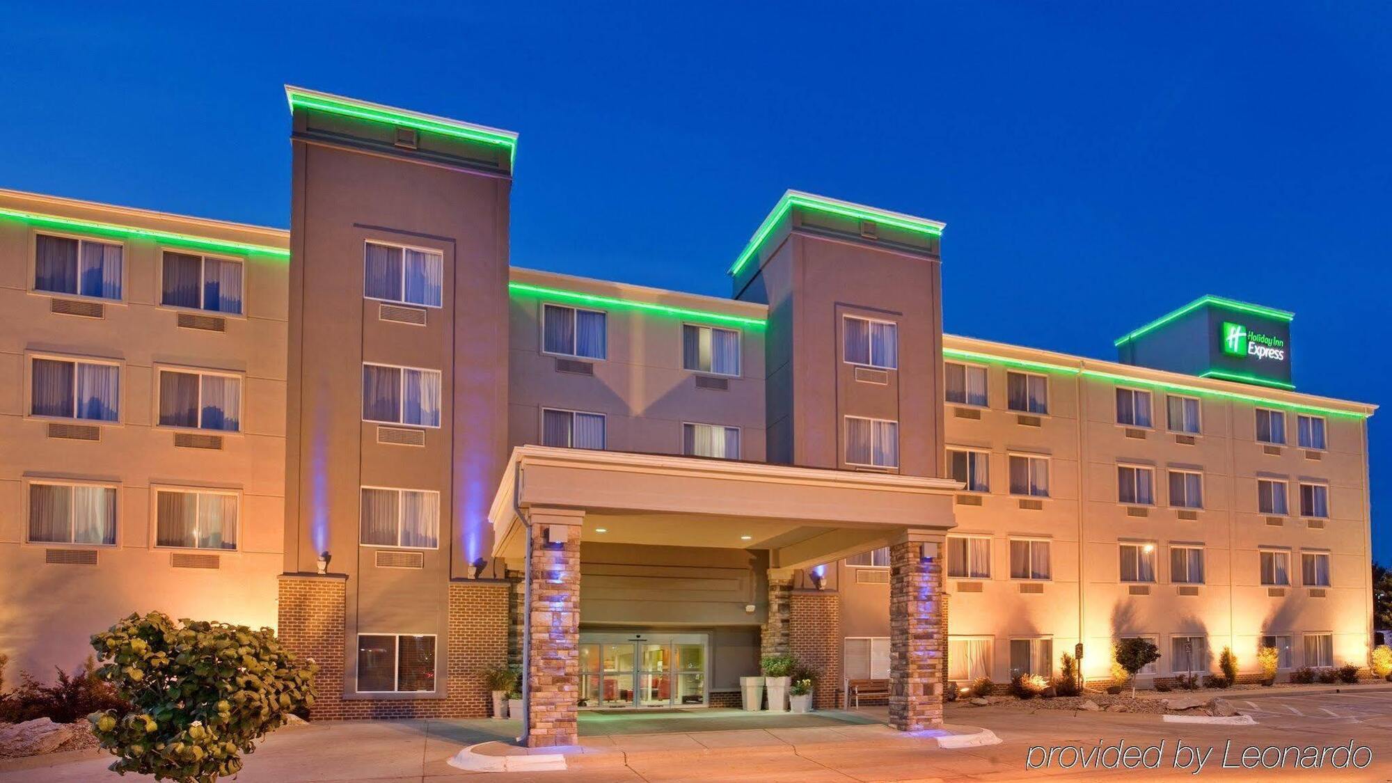 Holiday Inn Express Fremont By Ihg Экстерьер фото